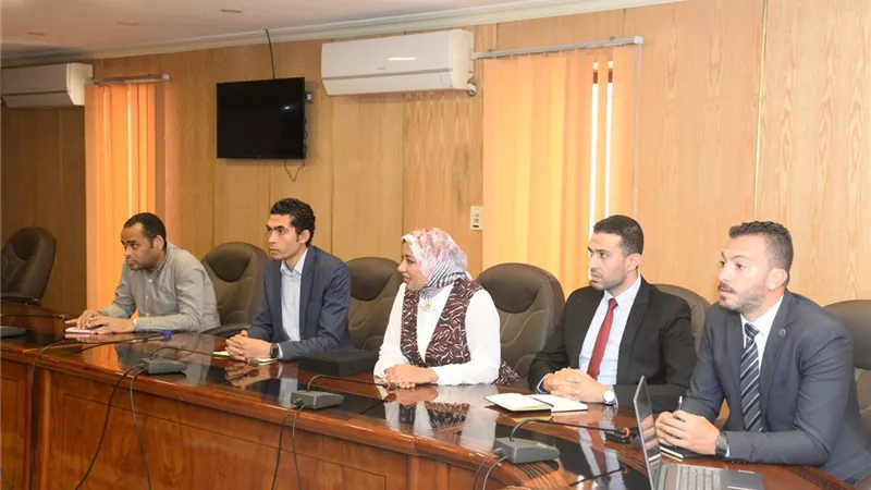 محافظ أسيوط يلتقى أعضاء المبادرة الوطنية لتطوير الصناعة المصرية