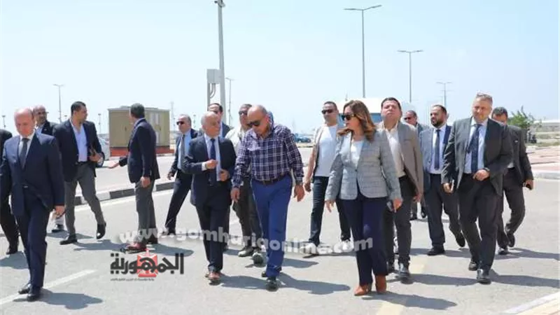 وزير قطاع الأعمال ومحافظ دمياط يتفقدان مدينة للأثاث