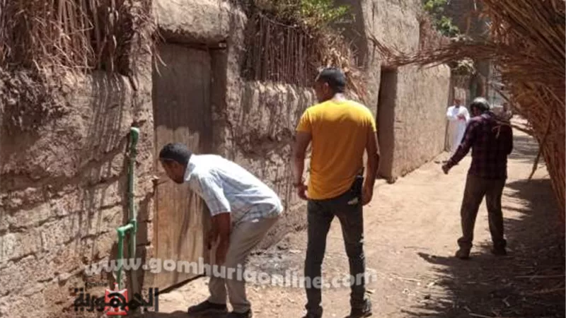 الضبطية القضائية بمياه قنا تحرر محاضر للوصلات الخلسة وغيرالمسددين