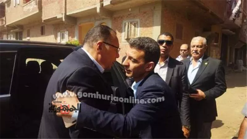 محافظ الشرقية يعزى في وفاة شقيق مدير الشئون القانونية