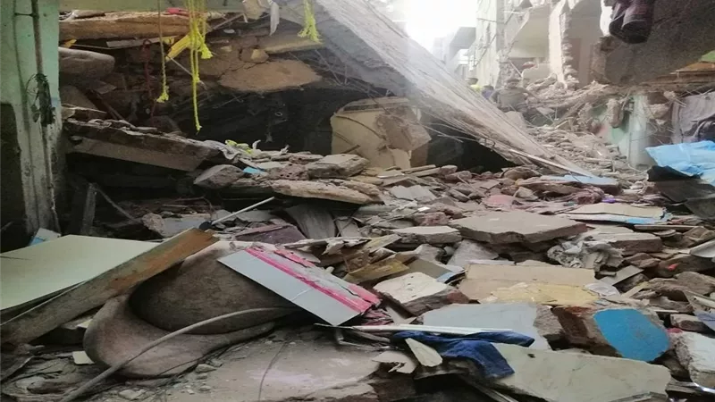 مصرع واصابة 6 اشخاص اثر انهيار منزل قديم بحدائق القبة