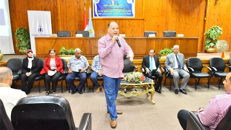 محافظ أسيوط يشهد توزيع 1000 شنطة مدرسية ضمن مشروع 