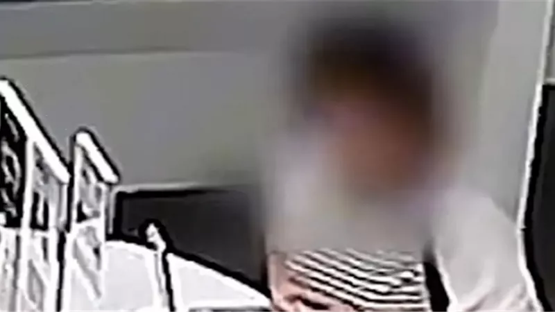 لن تتوقع كيف سرقت سيدة آيفون من أحد المتاجر | فيديو