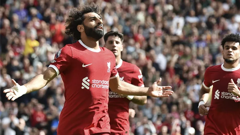 محمد صلاح يتصدر قائمة المرشحين للفوز بجائزة الكرة الذهبية