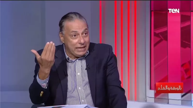 أستاذ علوم سياسية: مواقع التواصل الاجتماعي مكنت 