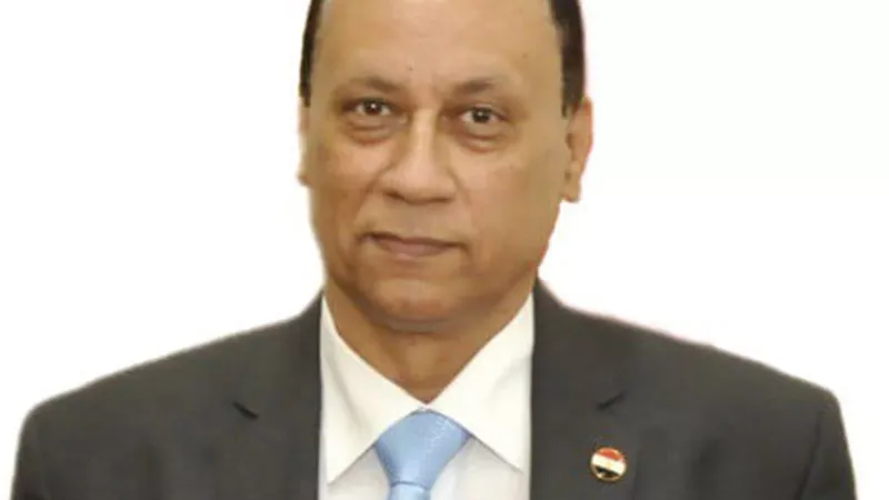 رئيس جامعة الزقازيق يكلف عبد الرازق للقيام بأعمال عميدكليةالآداب