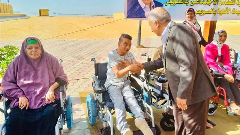 ١٥ كرسي كهربائي لذوي الهمم بالسويس