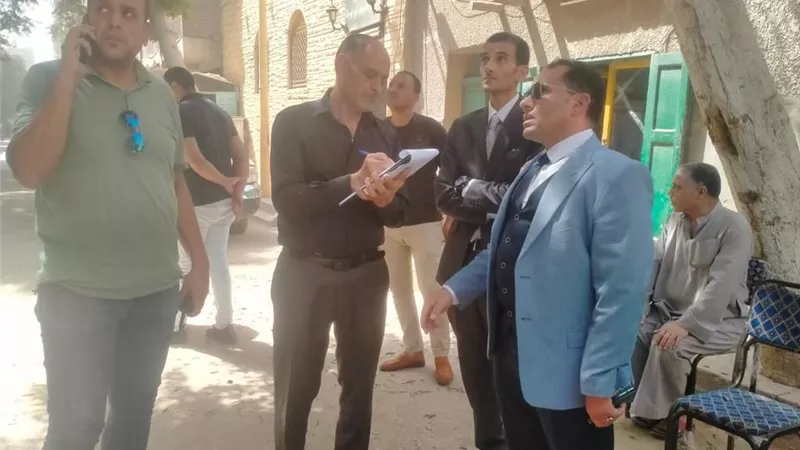 النيابةالإداريةتعاين حريق محل لمواد طلاء داخل عقار سكني بمصر القديمة