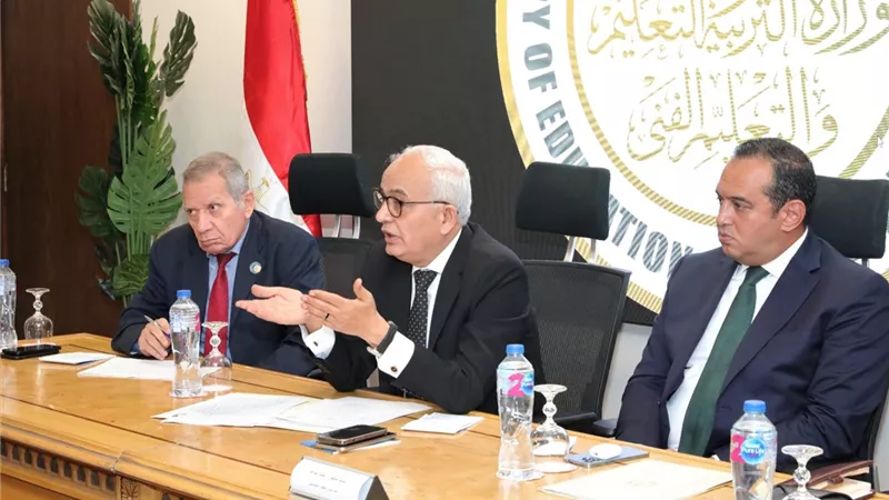 حجازي يستعرض الاستعدادات النهائية للعام الدراسي الجديد ٢٠٢٣/ ٢٠٢٤