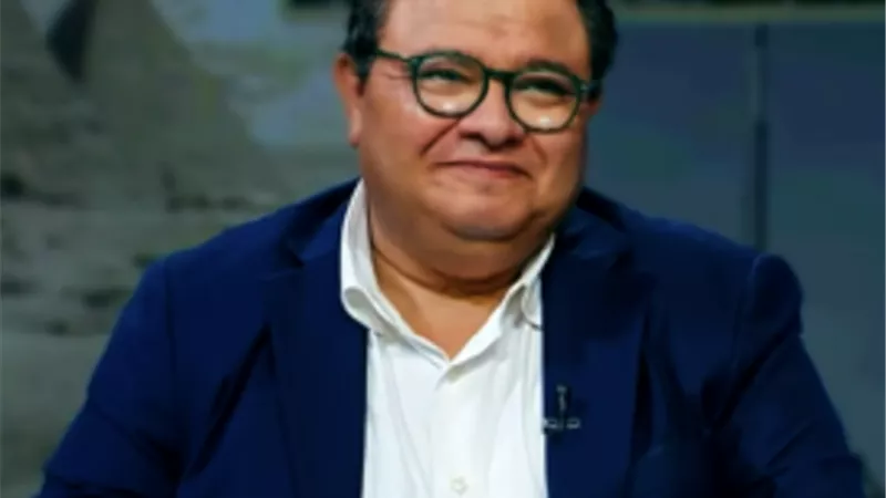 خالد جلال: بدأت مشواري الفني في مسرح الجامعة