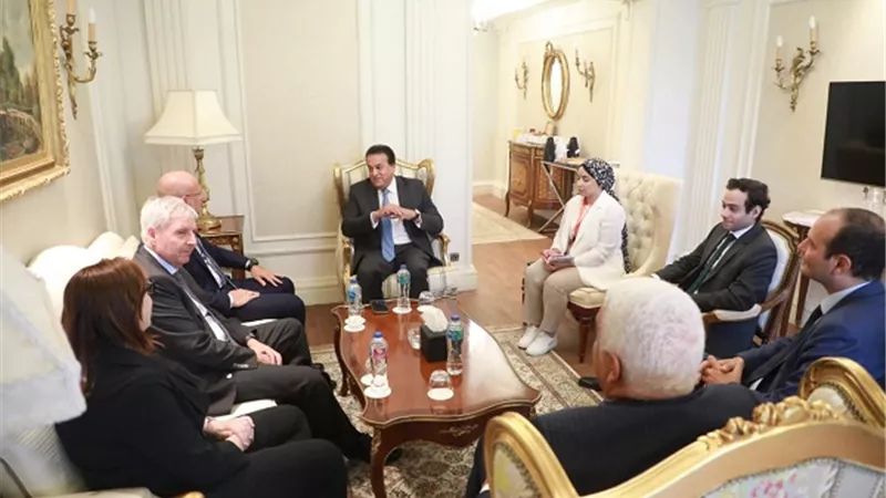 وزير الصحة يلتقي رئيس قطاع الصحة بمؤسسة 