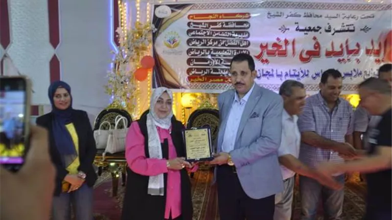 توزيع زي مدرسي وأدوات مدرسية على 200 طفل بمركز الرياض