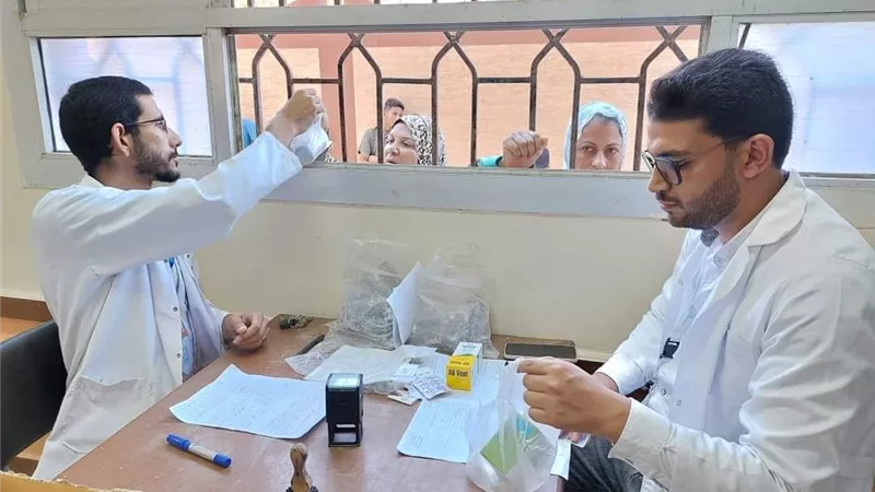 علاج ١٥٣٩ مواطنا بالمجان في قافلة طبية بدمياط