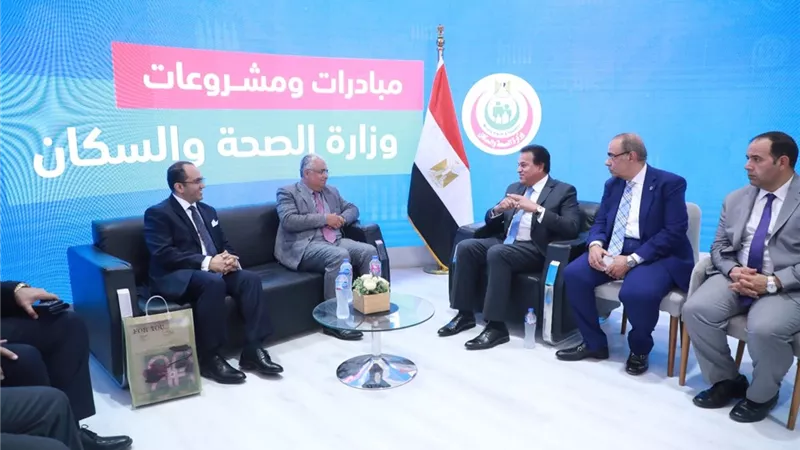 عبد الغفار يلتقي مساعد عميد كلية الطب بجامعة هارفارد لتطوير الاتف