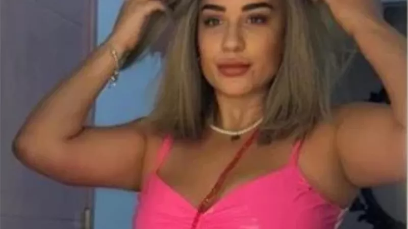 أسما شريف منير تثير الجدل 