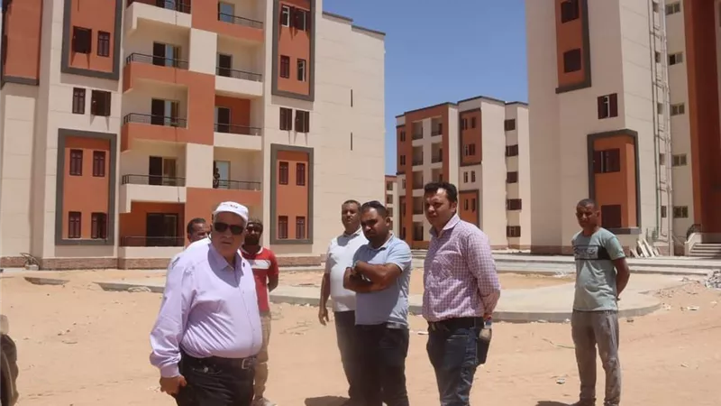 رئيس جهاز العاشر من رمضان يتابع تنفيذ وحدات سكن كل المصريين