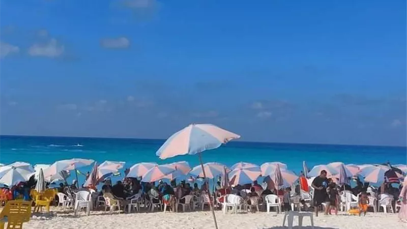 صيفك مكمل معانا شعار رفعته شواطئ مرسي مطروح