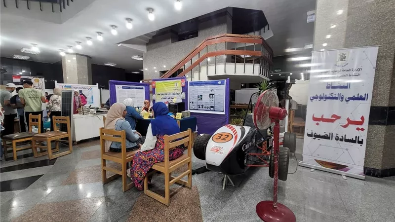 جامعة حلوان تتسلم الأعمال المشاركة في معرض أسبوع شباب الجامعات