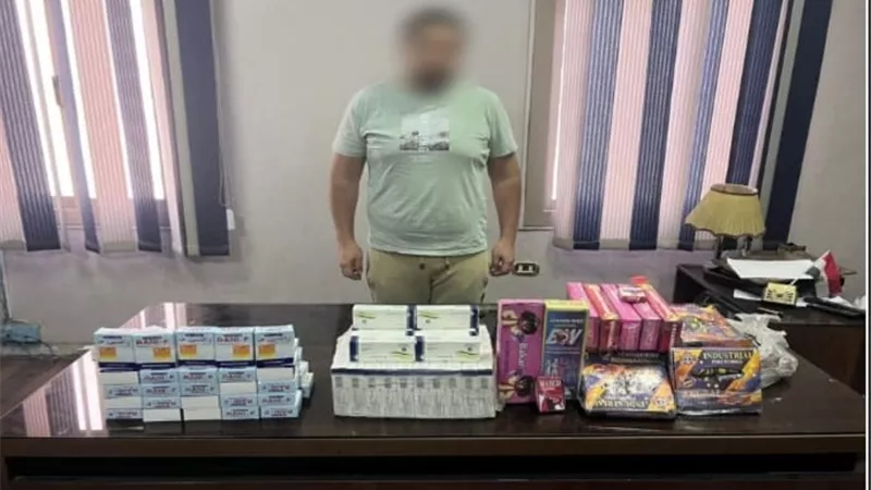 ضبط ألعاب نارية وعقاقير طبية داخل 