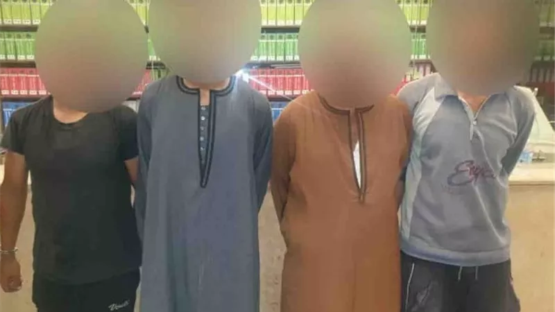 ضبط 4تعدوا على عامل بزعم سرقته لهواتفهم المحمولة