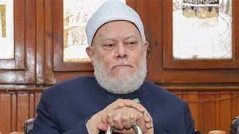 على جمعة يرد على حكم إلقاء السلام على قارئ القرآن