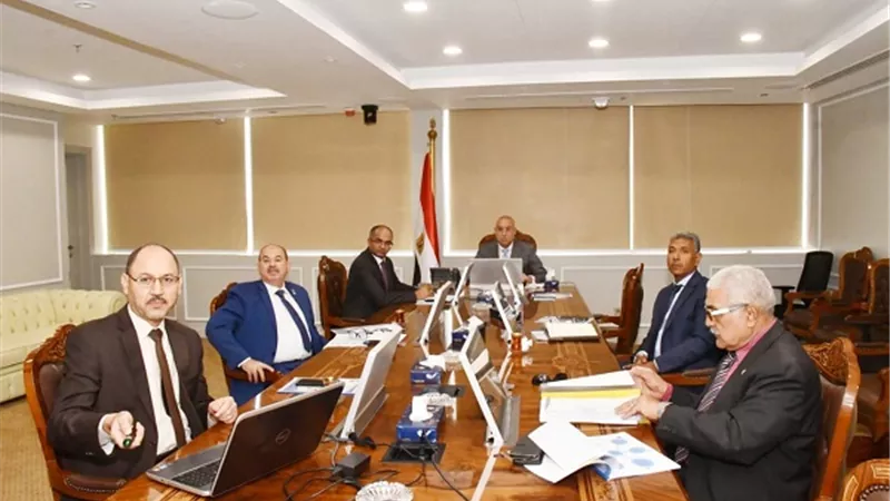 وزير الإسكان يتابع إجراءات مشروع تطوير محطة الصرف الصحي بالإسكندرية