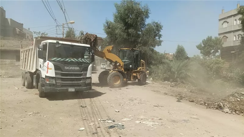 رفع 45 الف طن ناتج تطهير من حرم المصارف والترع بالمنزلة