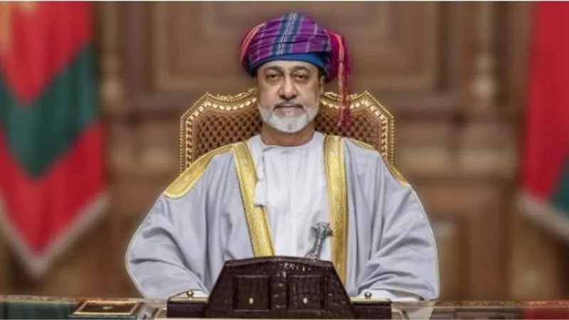 السلطان هيثم بن طارق يعزي العاهل المغربي
