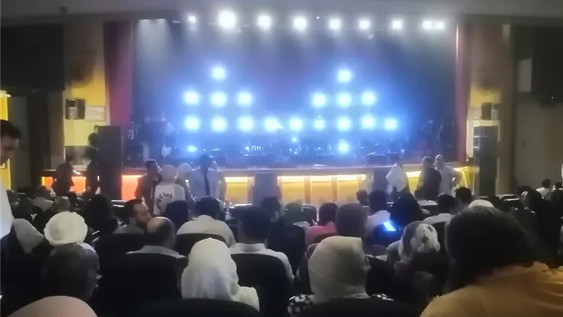 توافد جمهور نقابة الصحفيين علي حفل الفنان علي الحجار