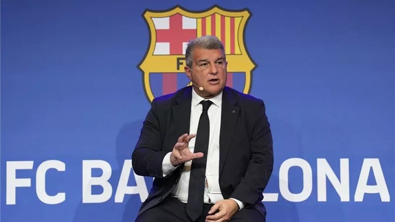 رئيس نادي برشلونة يتضامن مع ضحايا زلزال المغرب
