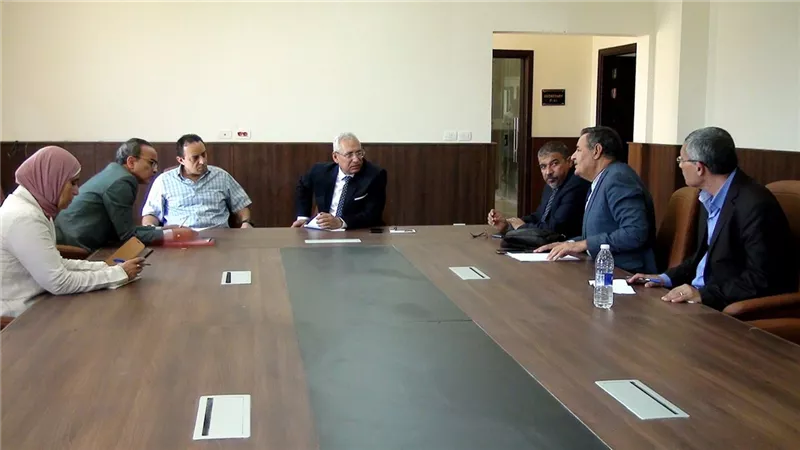 د. عصام فرحات يجتمع بالهيكل الأكاديمي لتسيير أعمال جامعة المنيا