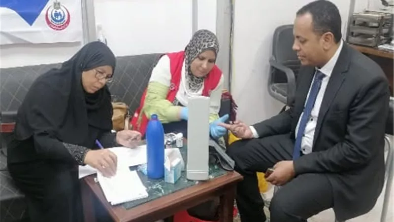 مديرية العمل بالقاهرة تنظم حملة للكشف على العاملين بها