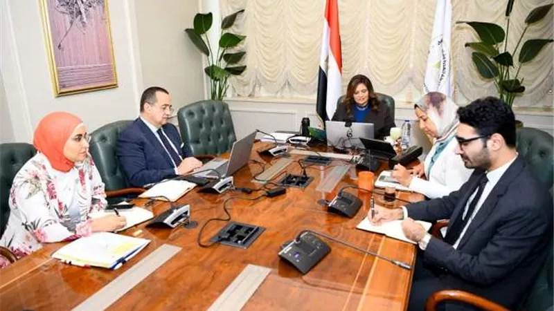الهجرة تبحث مقترح طبيب مصري بالخارج لتأهيل الممرضين