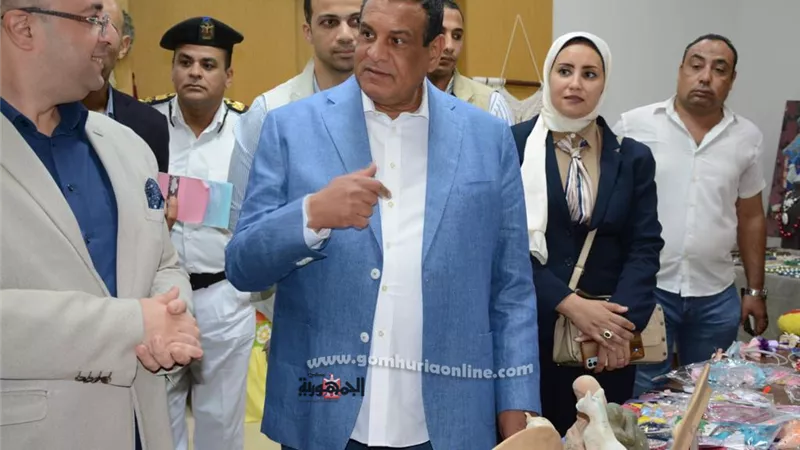 وزير التنمية المحلية ومحافظ بني سويف يفتتحان معرض أيادي مصر