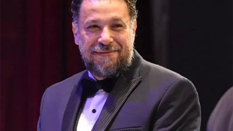 نجوم الاوبرا تغنى لحليم علي المسرح الكبير