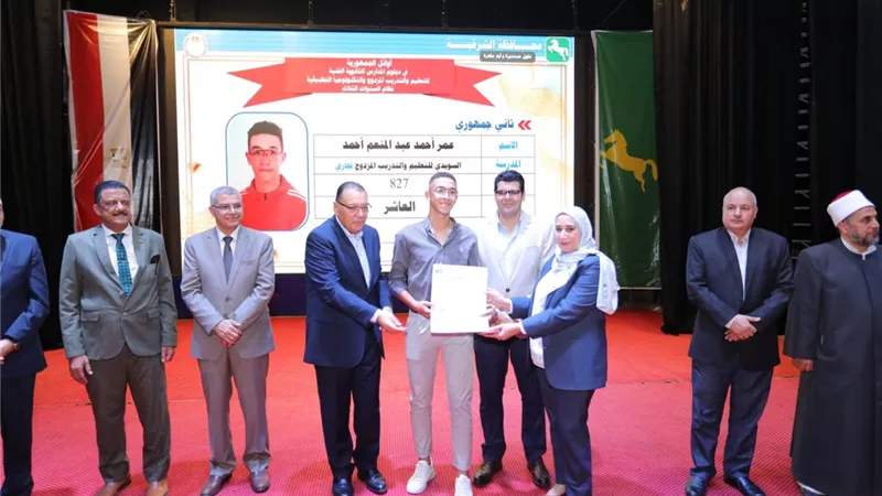 رئيس جامعةالزقازيق يشهد حفل تكريم أوائل الشهادات العامةوالأزهرية