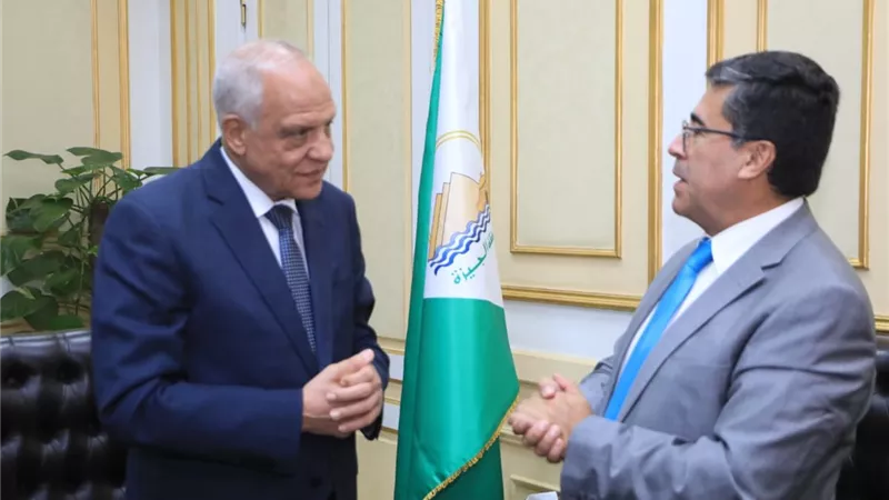 محافظ الجيزة يلتقي سفير الاكوادور في مصر