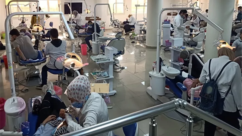 الجامعة المصرية الروسية تستقبل 18900 مريض بعيادات الأسنان مجاناً