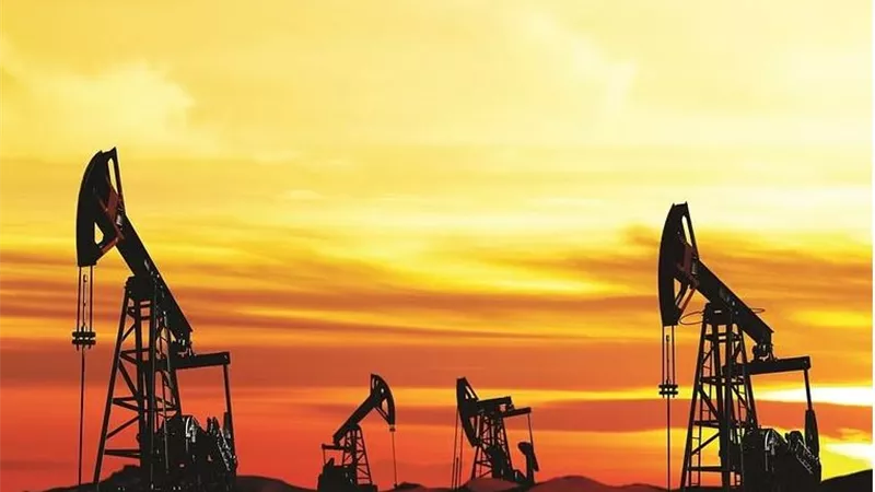 تراجع أسعار النفط في بداية تعاملات الأسبوع