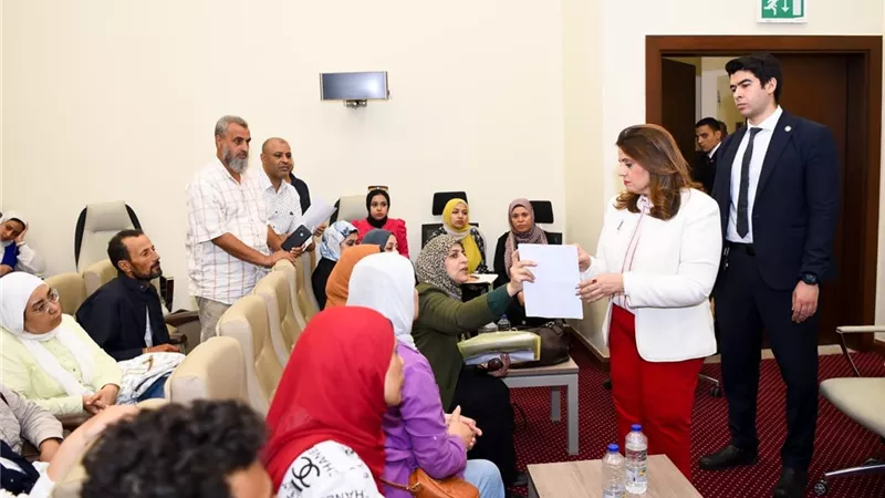 وزيرة الهجرة تدعو لاجتماع طارئ لبحث شكاوى الطلاب المصريين العائدين من السودان