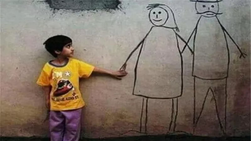 حكم كفالة الطفل اليتيم في بيت الكافل