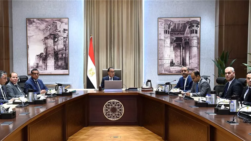 رئيس الوزراء يتابع الموقف التنفيذي لعدد من المشروعات بالإسماعيلية