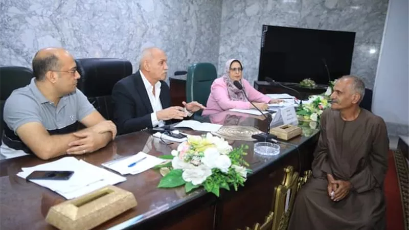 215 مواطن يعرضون مطالبهم وشكواهم خلال اللقاء الجماهيري بسوهاج