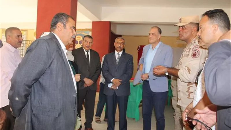 مدير تعليم الإسماعيلية يتفقد مدرسة القنطرة غرب الزراعية..صور