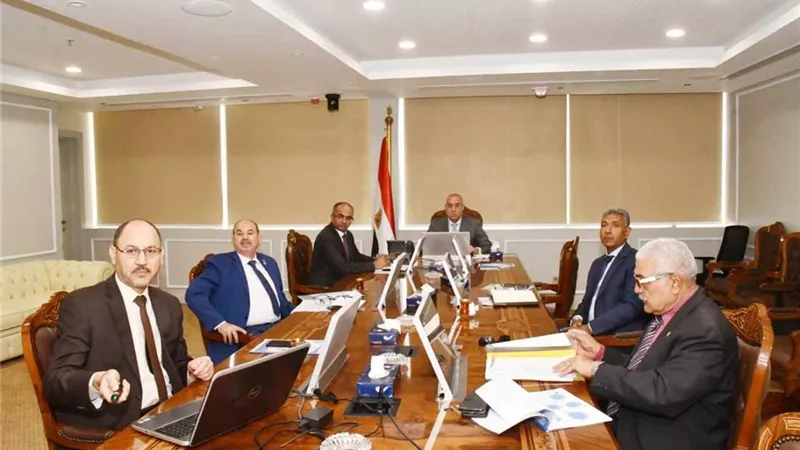 الجزار يتابع مشروع تطوير محطة معالجة الصرف الغربية بالإسكندرية