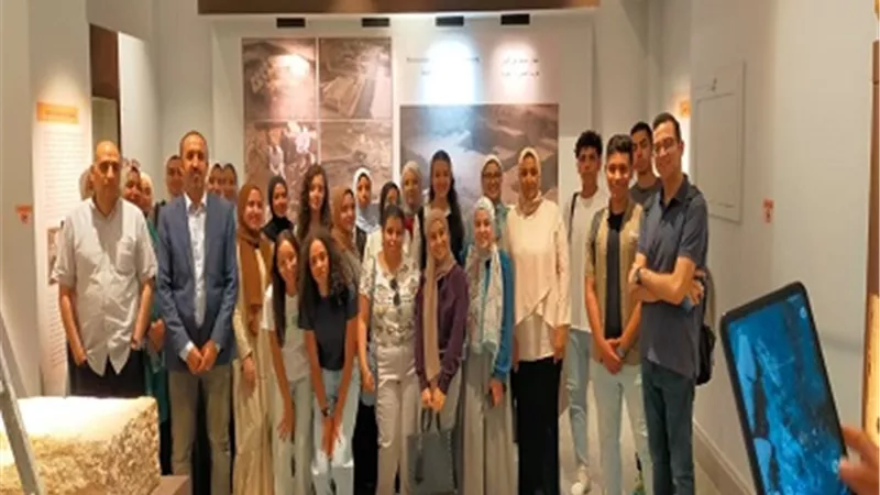 طلاب ألسن عين شمس في زيارة لمتحف قصر الزعفران
