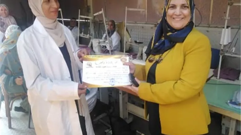 مديرية العمل بالقليوبية تختتم برنامجا للمتدربات على مهنة التفصيل