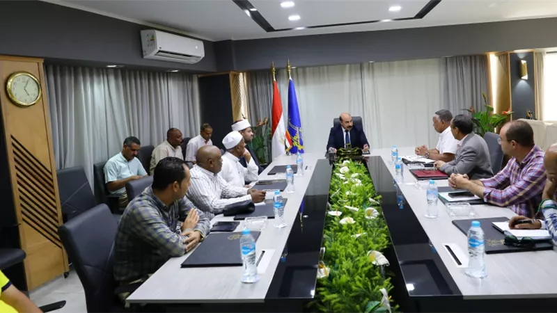 محافظ اسوان يترأس اجتماع لجنة 