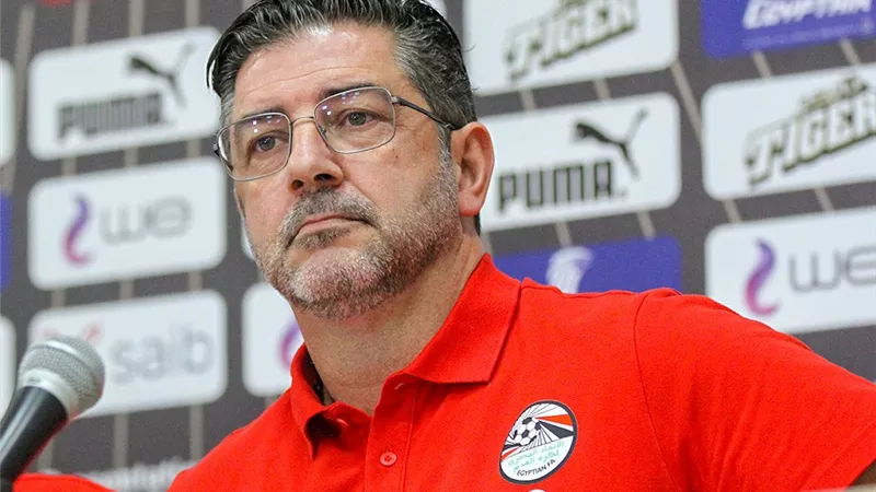 فرمان من فيتوريا بشأن لاعبي الأهلي فى معسكر المنتخب بأكتوبر