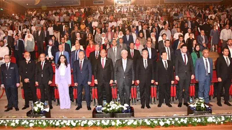 وزير التعليم العالى يشهد ختام أسبوع شباب الجامعات فى حلوان بالصور
